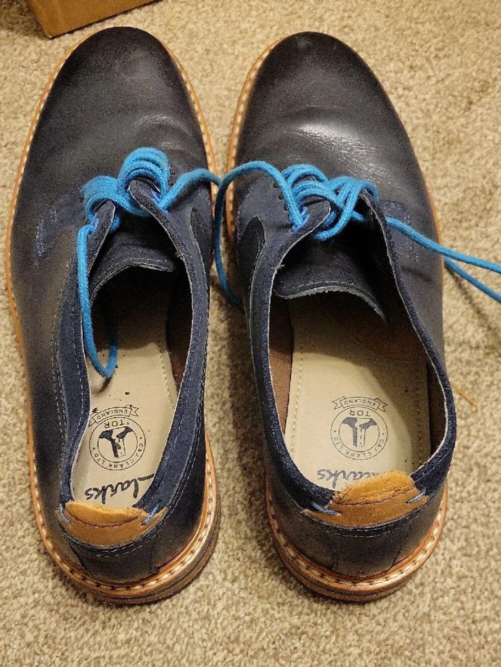 Clarks Men's Navy/Tan Soles Leather Derby with Bright Blue Laces